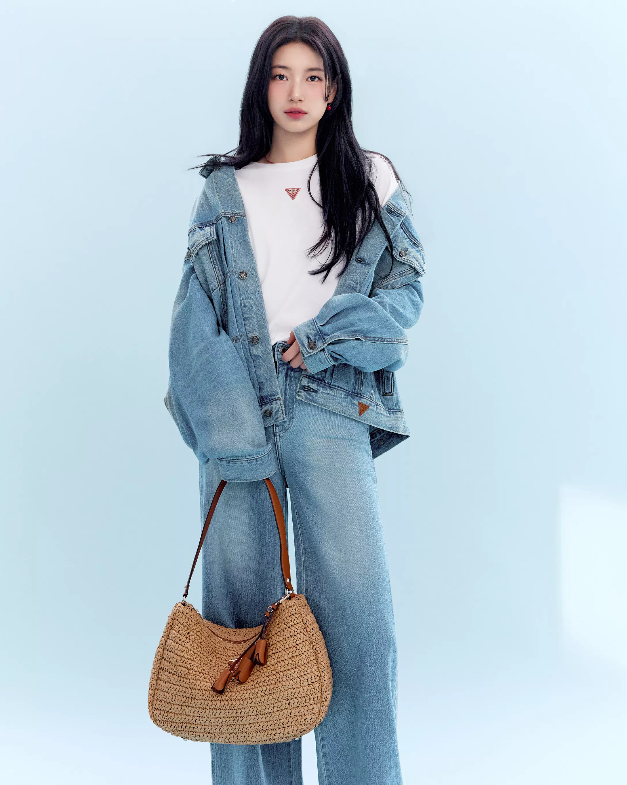 수지 게스 화보 2번째 사진