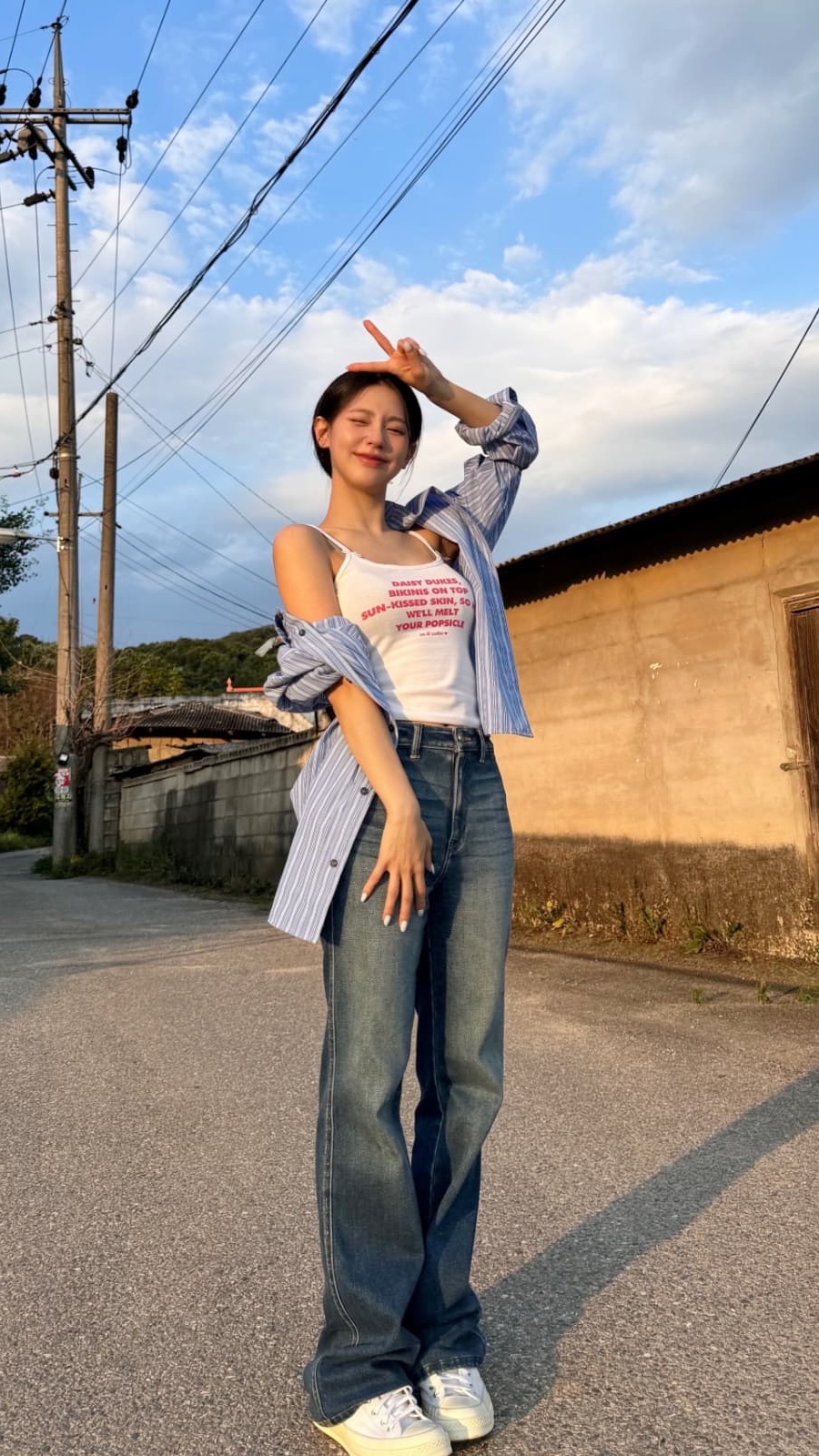 아이돌 미연 브라가 은근히 비치는 봉긋한 흰나시 - 버블 업데이트2.jpg