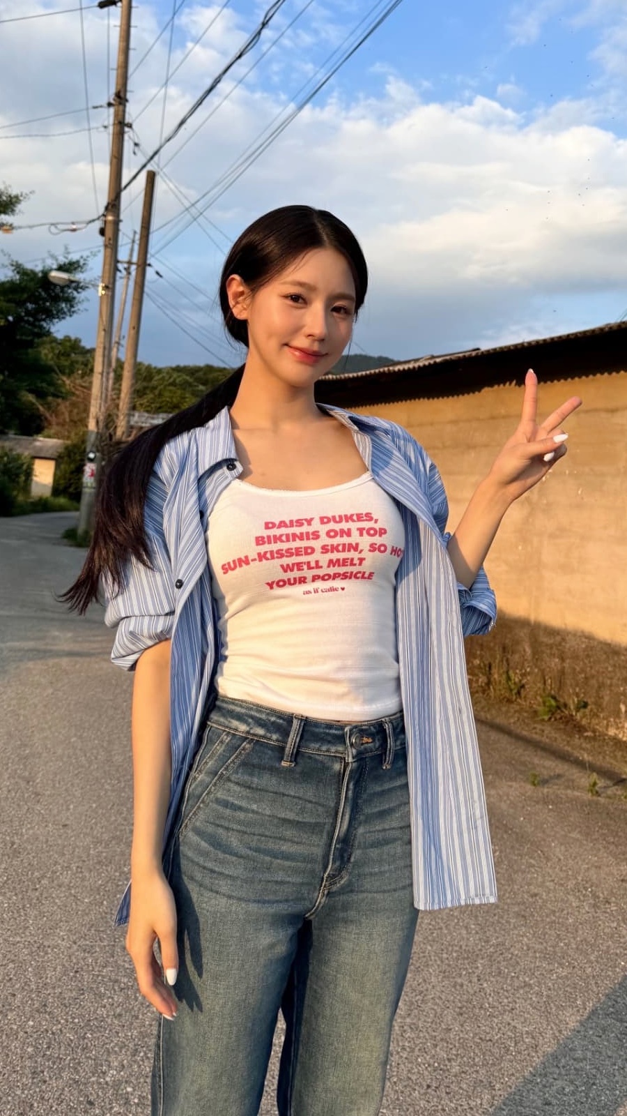 아이돌 미연 브라가 은근히 비치는 봉긋한 흰나시 - 버블 업데이트1.jpg