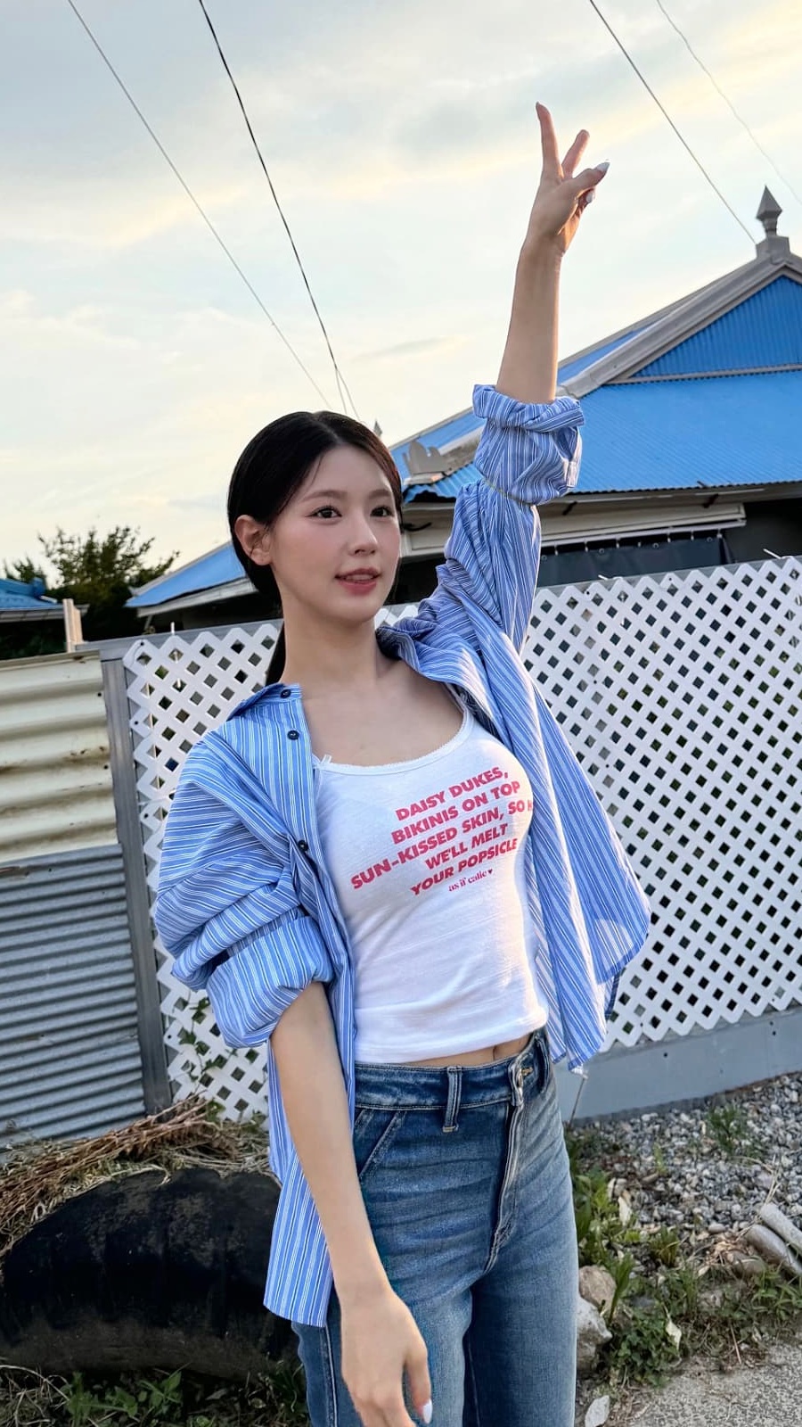 아이돌 미연 브라가 은근히 비치는 봉긋한 흰나시 - 버블 업데이트3.jpg