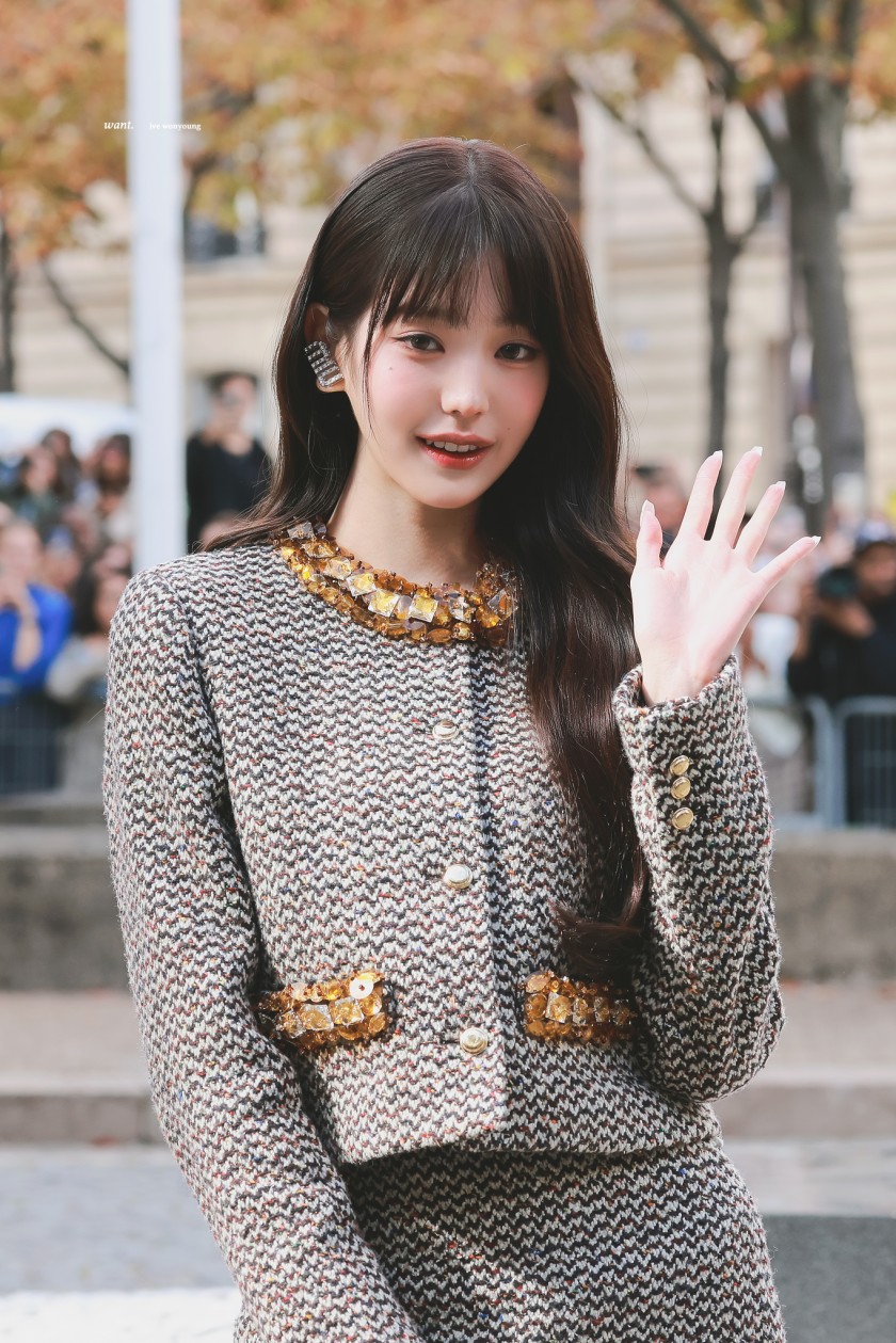 어제자 MiuMiu Paris Fashion Week 장원영