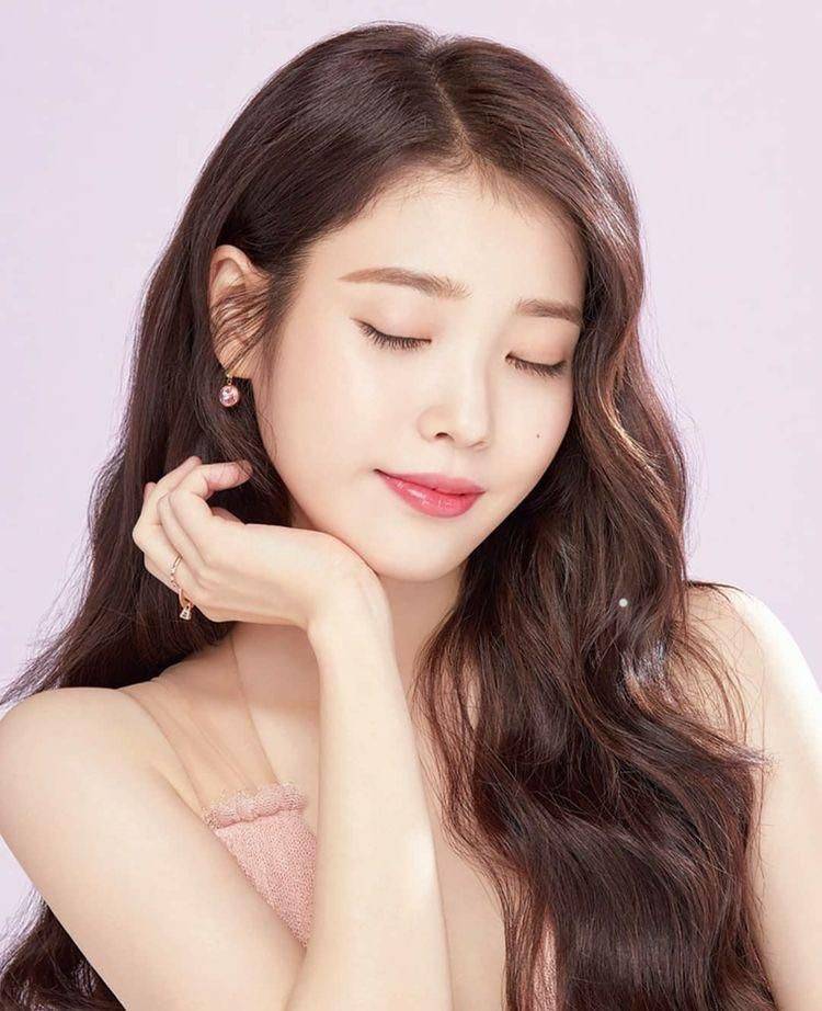    관능적인 눈감은 여자