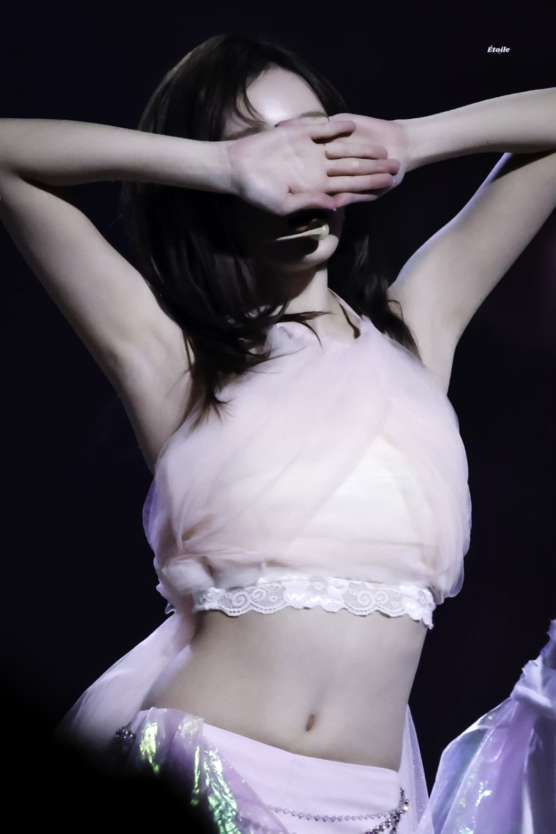 분홍색 홀터넥 윈터 콘서트 솔로.야한 복부 야꼽 레전드1.jpg