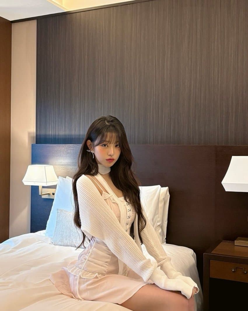 아이브 원영 침대위1_13.jpg