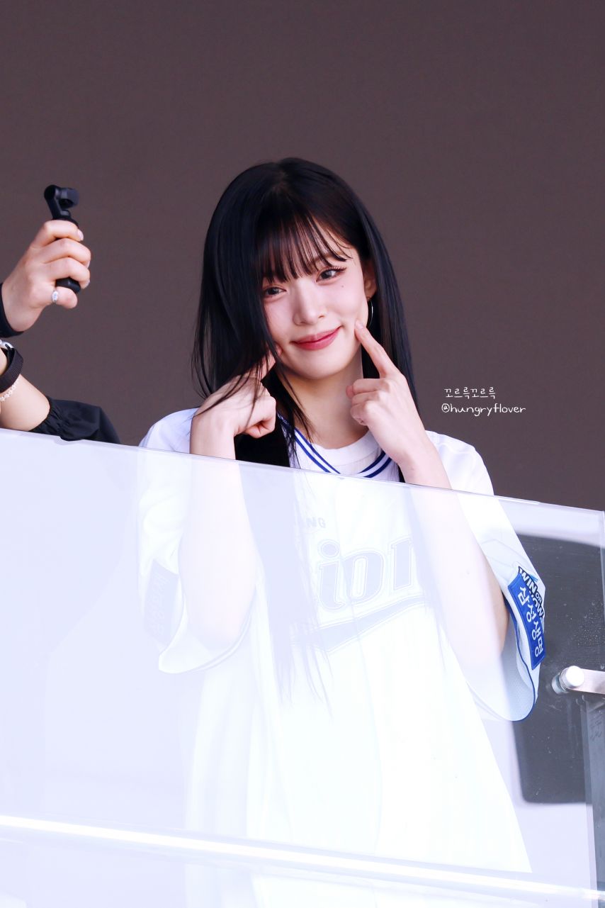프로미스나인 이채영1_4.jpg