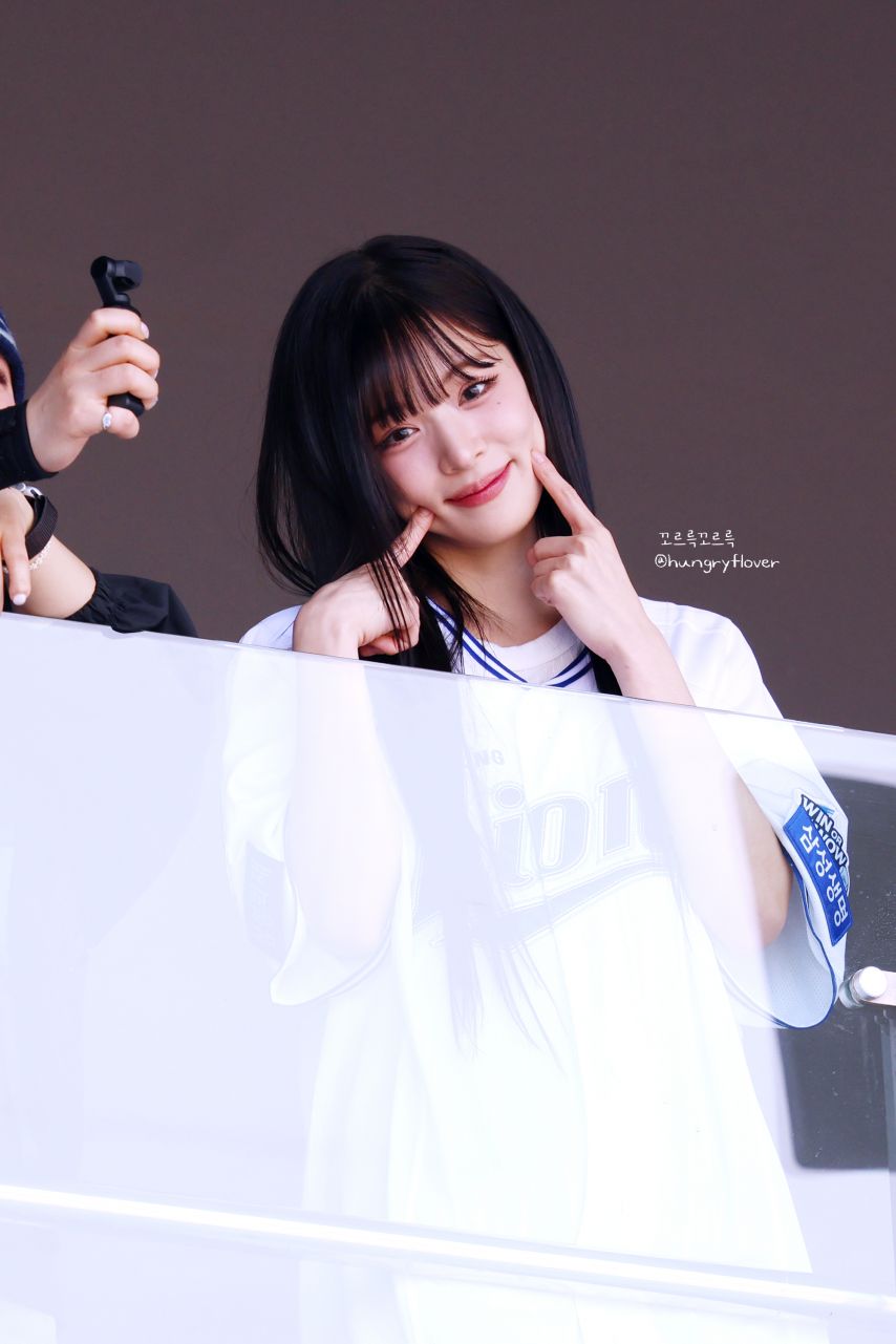 프로미스나인 이채영1_5.jpg