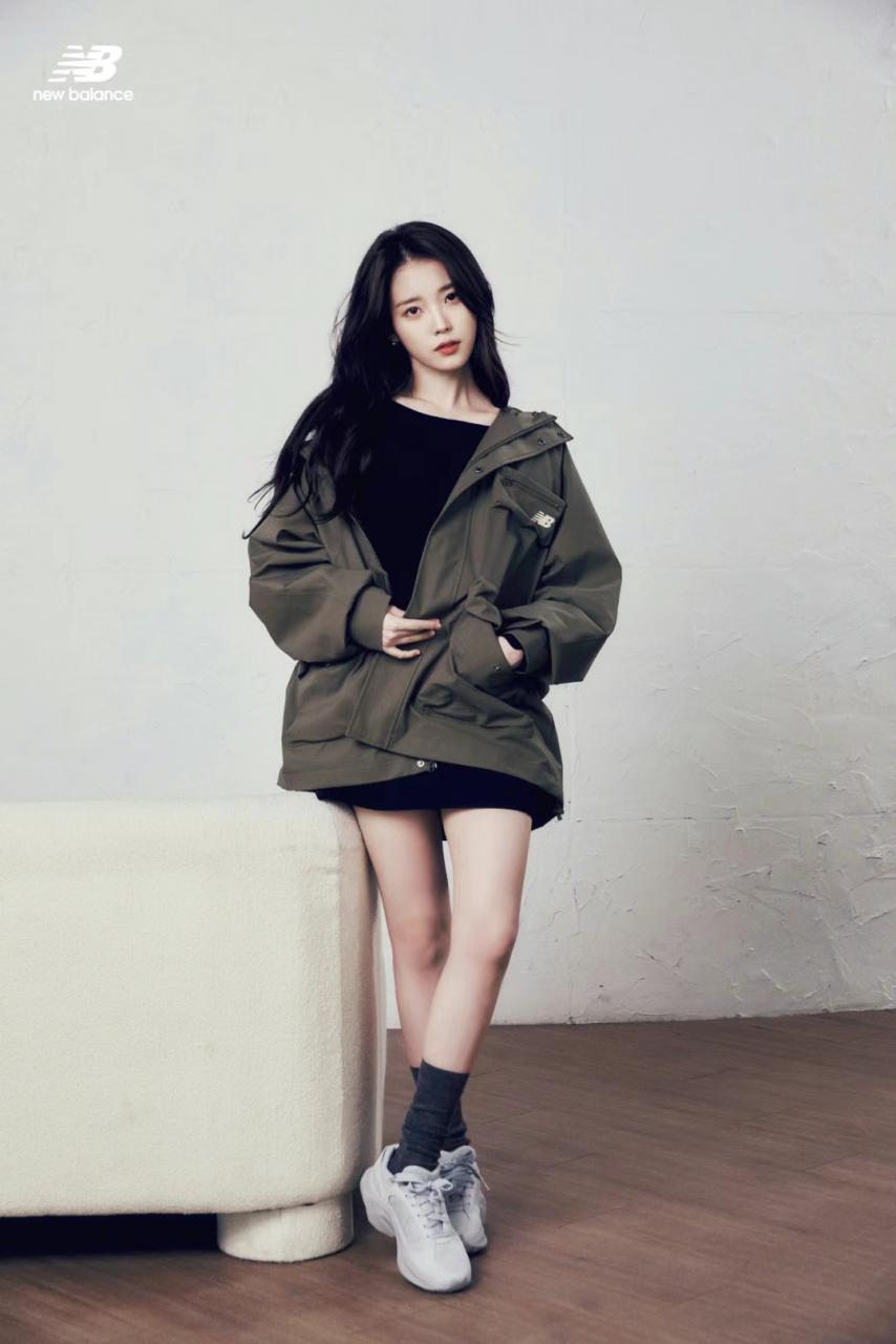 아이유 뉴발란스1_1.png.jpg