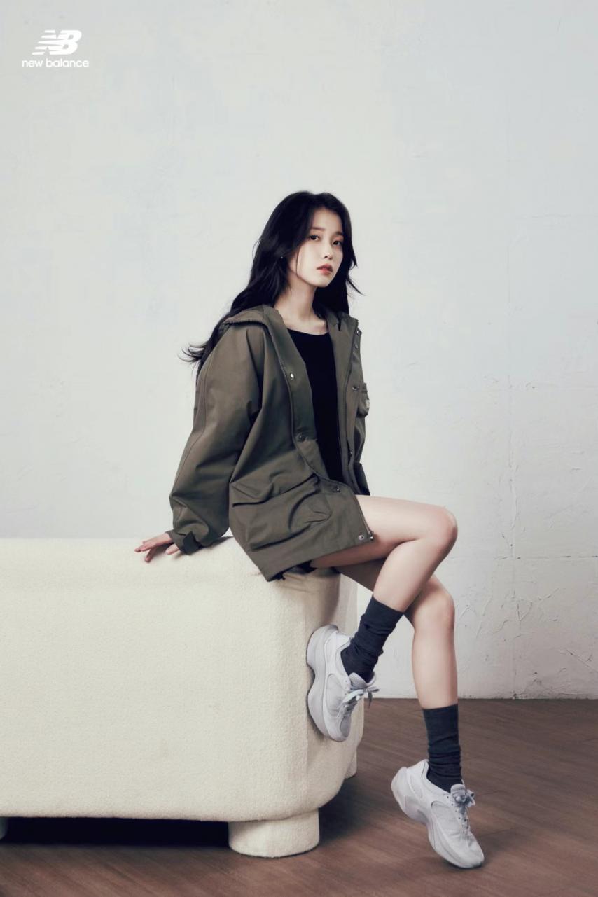 아이유 뉴발란스1_4.png.jpg