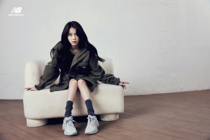 아이유 뉴발란스1_3.png.jpg