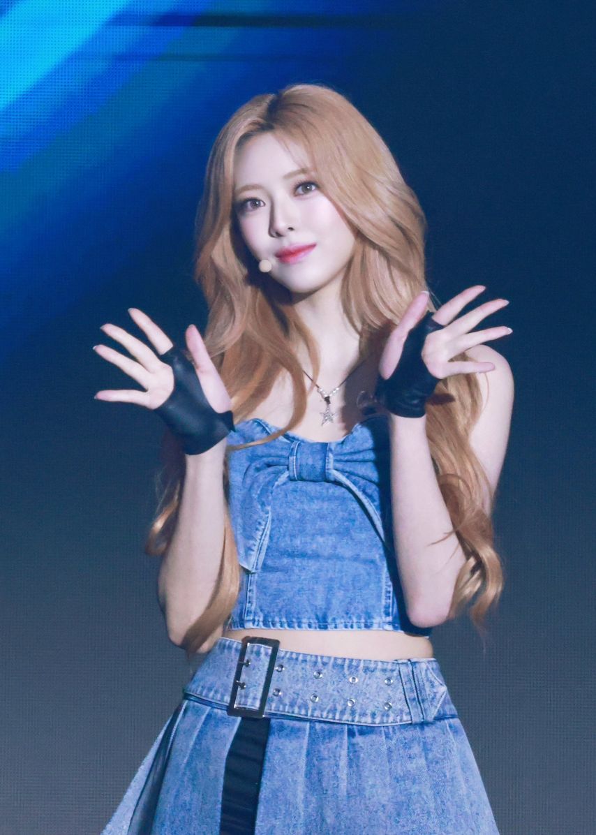 ITZY 유나1_1.jpg