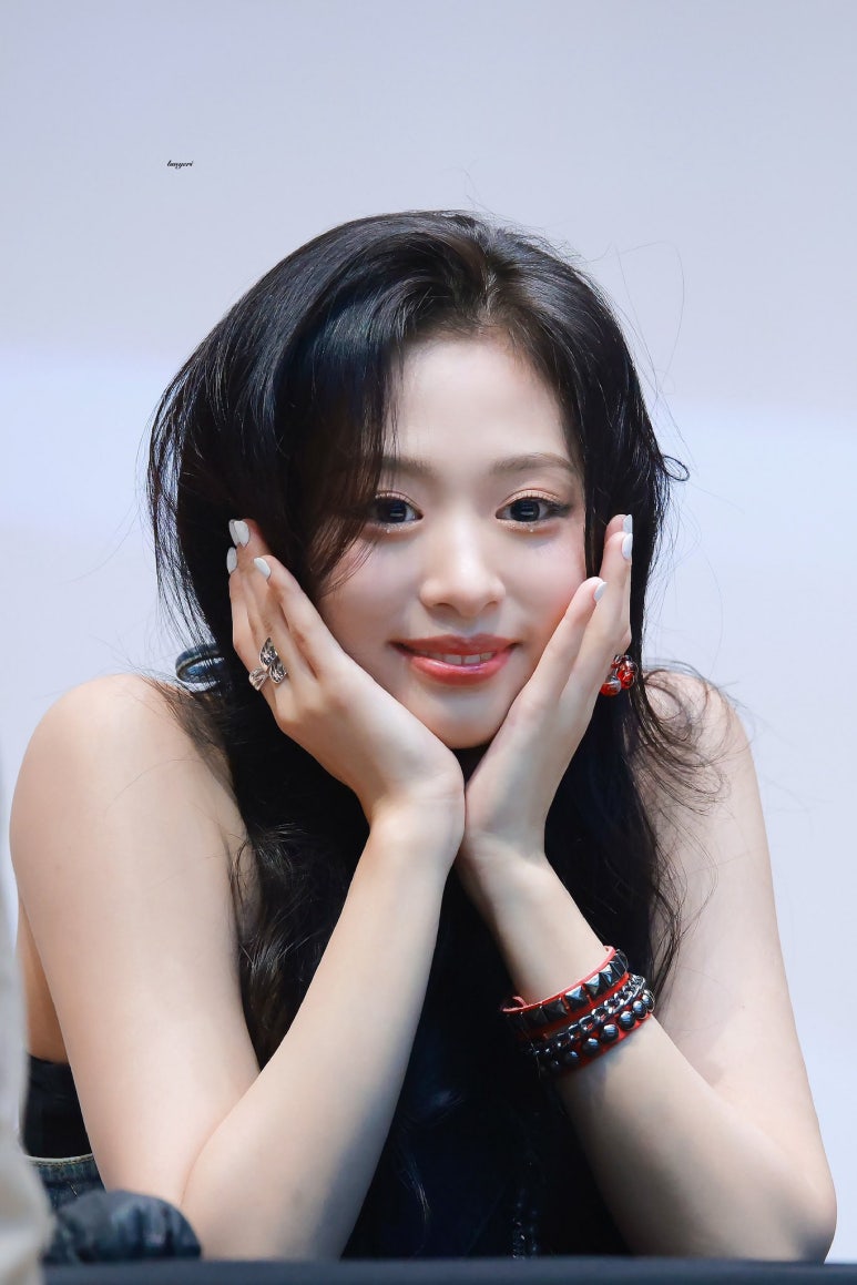 베이비몬스터 아현 (1)