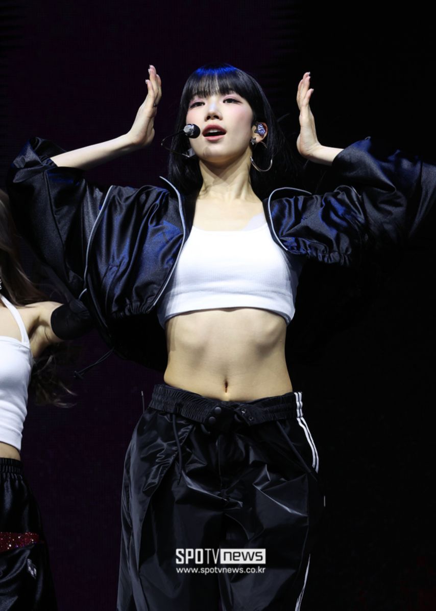 카리나 슴부먼트 & 카즈하 복근미.mp1_1.jpg