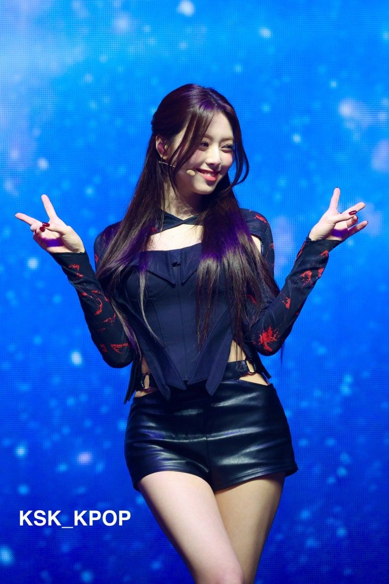 몸선이 야한 있지 유나 가죽착장 굴곡 몸매1_3.jpg