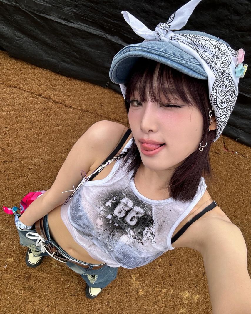 흰 골지나시가 젖어서 검정 브라가 다 비치는 최예나 야꼽 - 워터밤5.jpg