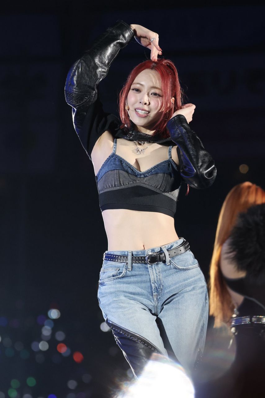 ITZY 유나1_2.jpg