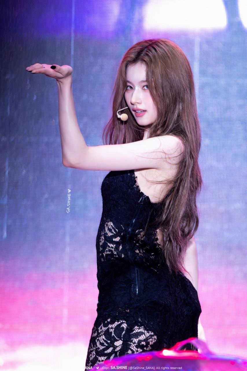 트와이스 사나1_2.jpg
