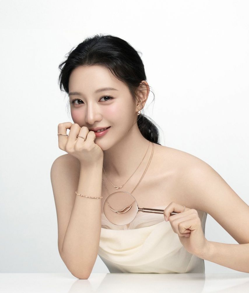김지원 스톤헨지 새 화보.jpg1_3.jpg