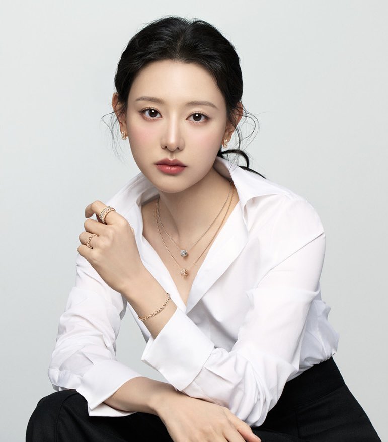 김지원 스톤헨지 새 화보.jpg1_1.jpg