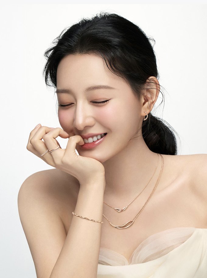 김지원 스톤헨지 새 화보.jpg1_4.jpg