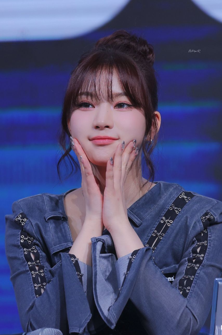 스테이씨 아이사 재이1_6.jpg