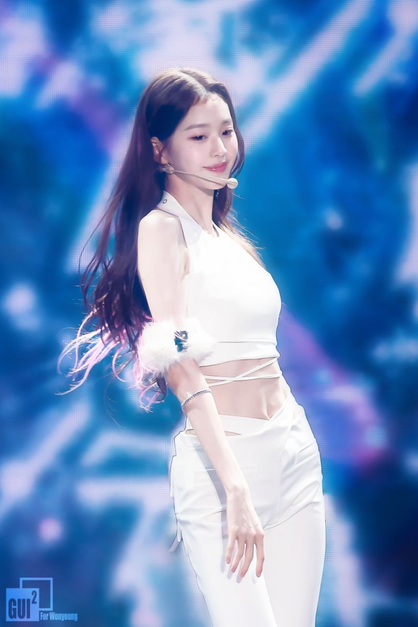 아이브 장원영1_3.jpg