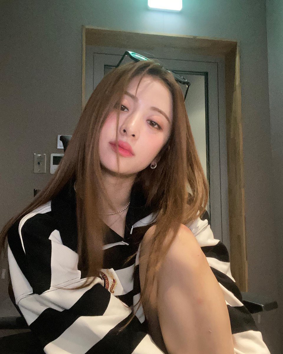 르세라핌 윤진1_4.jpg