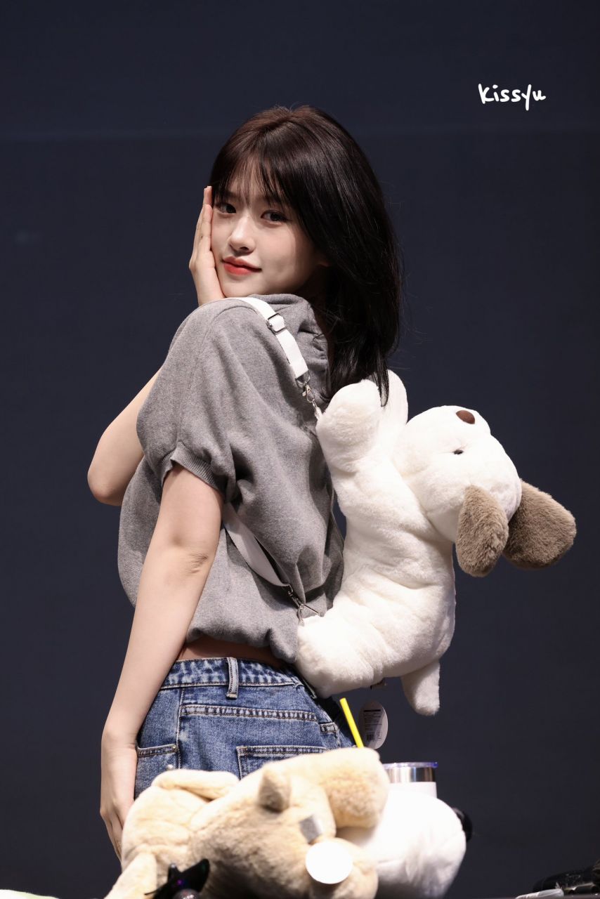 아이브 안유진1_8.jpg