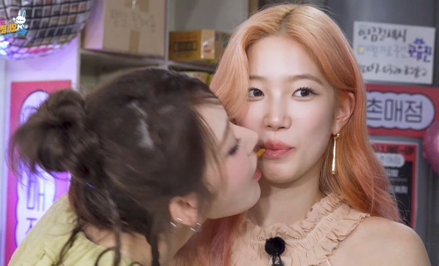 [르세라핌] 빼빼로 게임하는 사쿠라 카즈하1_3.jpg