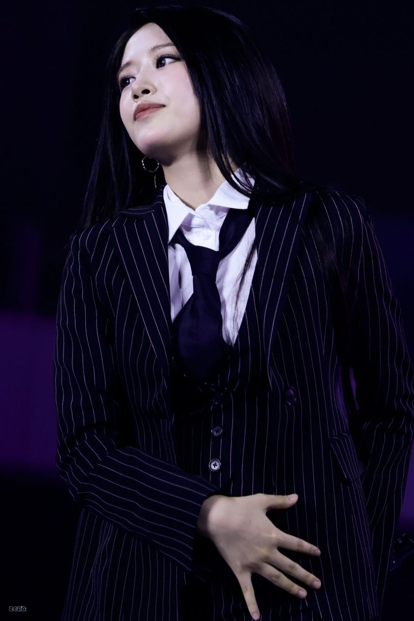 241012 GOLDEN WAVE 아이브 안유진1_3.jpg