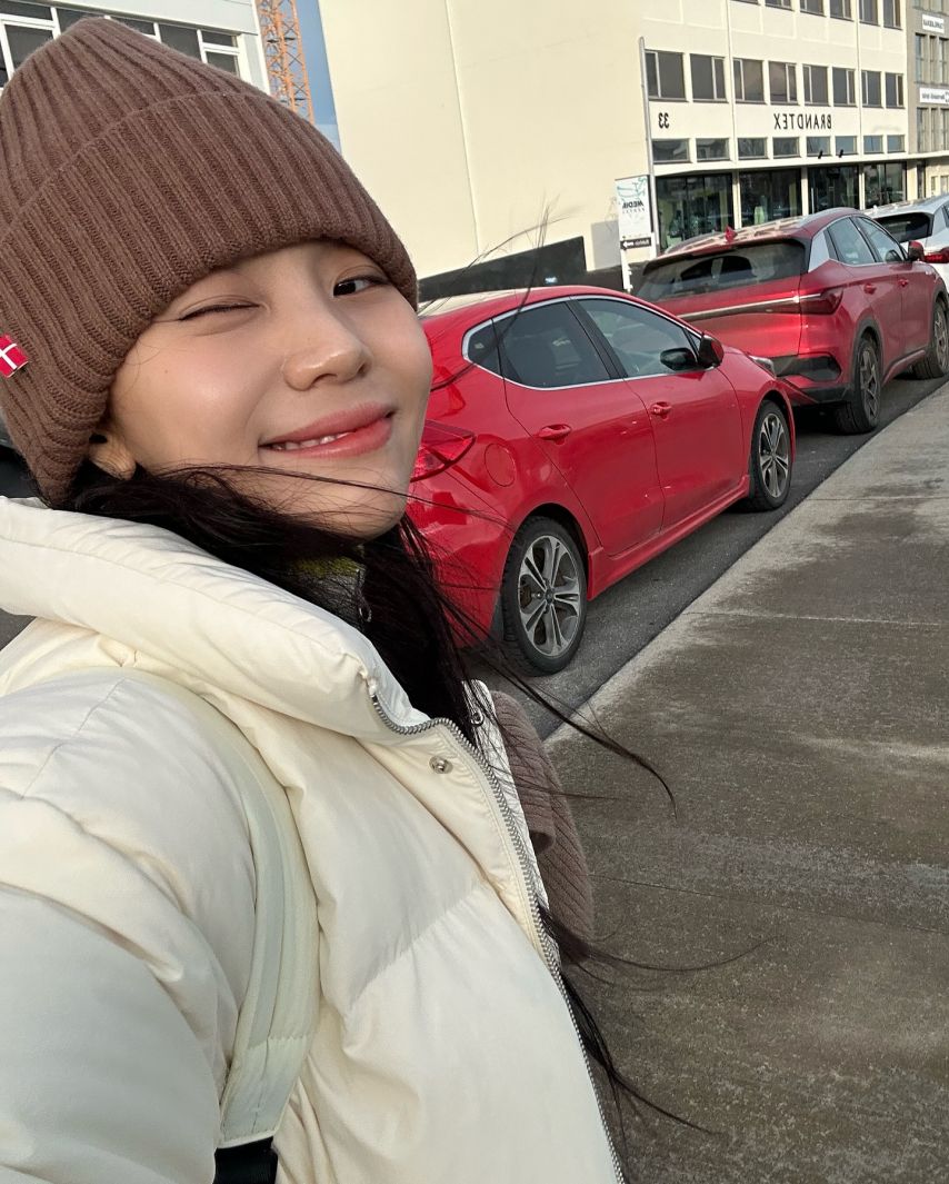 엄지 VIVIZ비비지 인별1_12.jpg