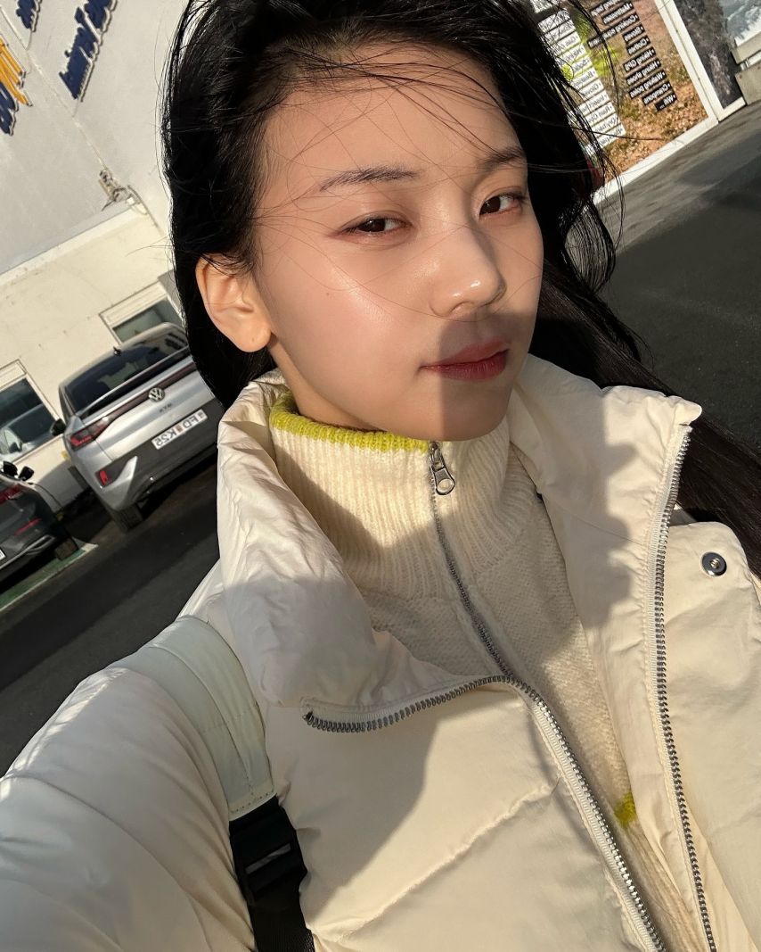 엄지 VIVIZ비비지 인별1_18.jpg