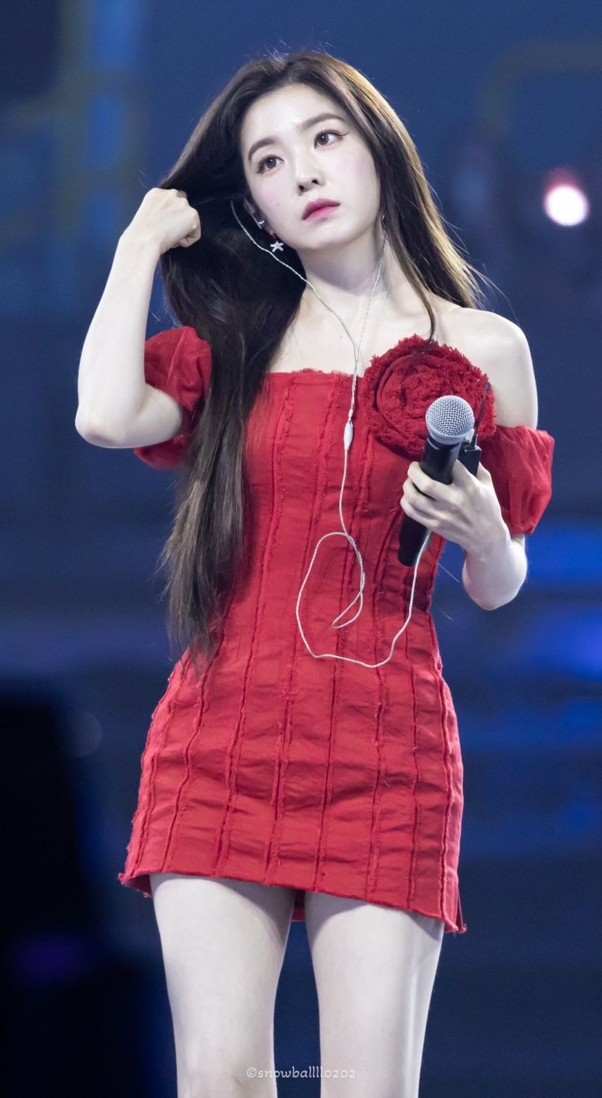 계단 올라가는 레드벨벳 아이린1_1.jpg