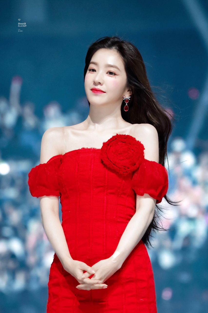 계단 올라가는 레드벨벳 아이린1_8.jpg