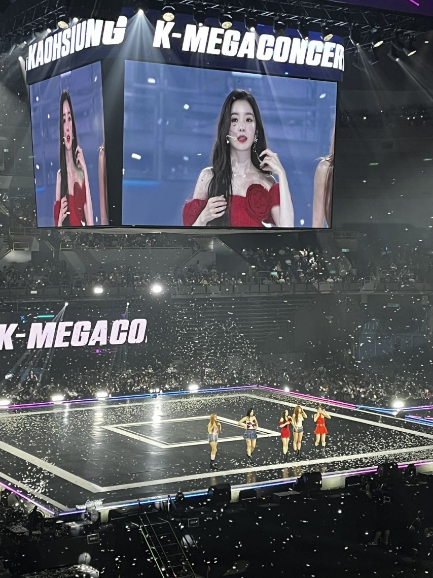 계단 올라가는 레드벨벳 아이린1_4.jpg