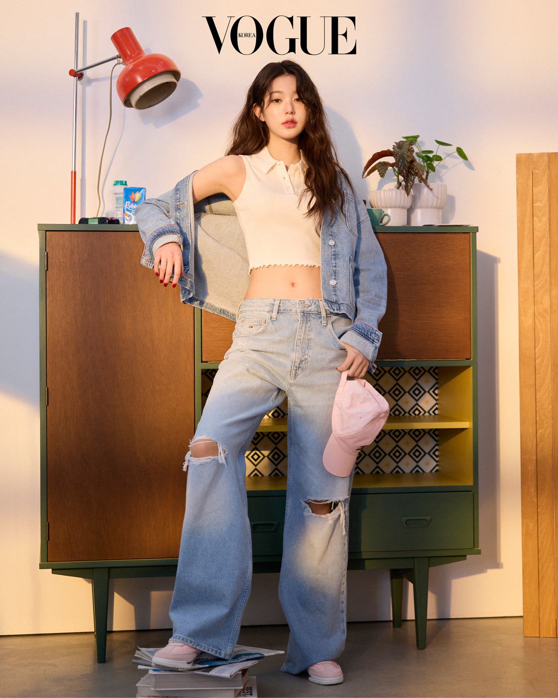 아이브 장원영 미친 미모의 보그 화보 매끈한 각선미 배꼽6.jpg
