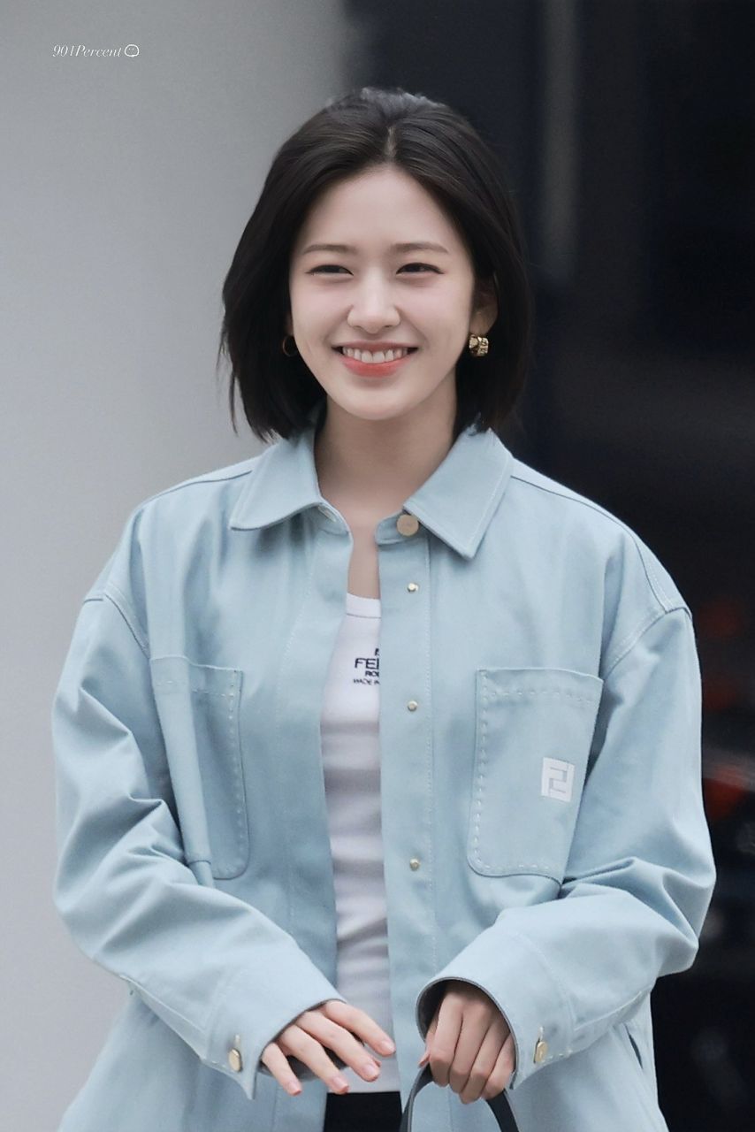 [아이브] 안유진1_1.jpg