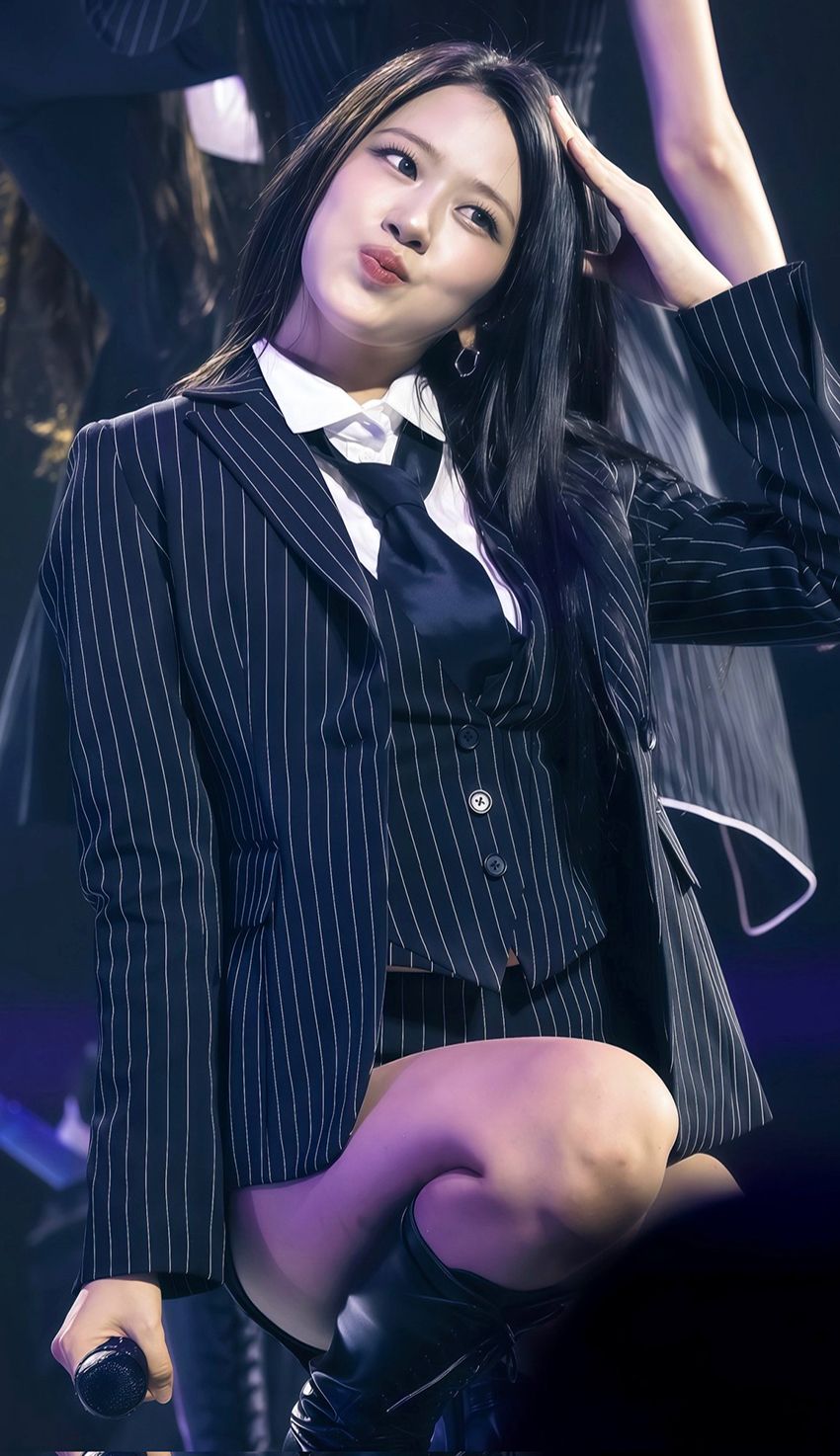[아이브] 정장 반바지가 너무 잘 어울리는 안유진1_4.jpg