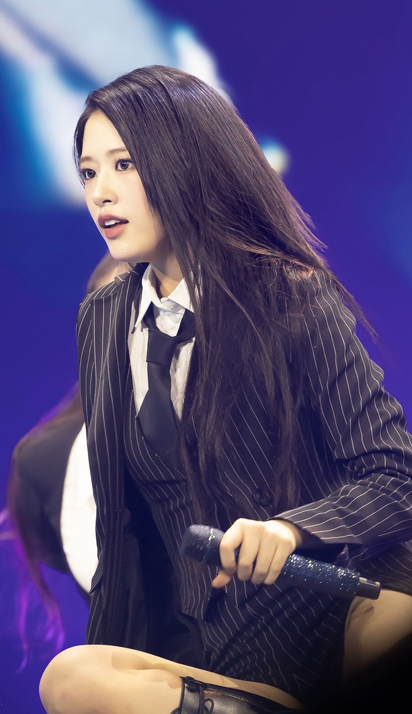 [아이브] 정장 반바지가 너무 잘 어울리는 안유진1_3.jpg