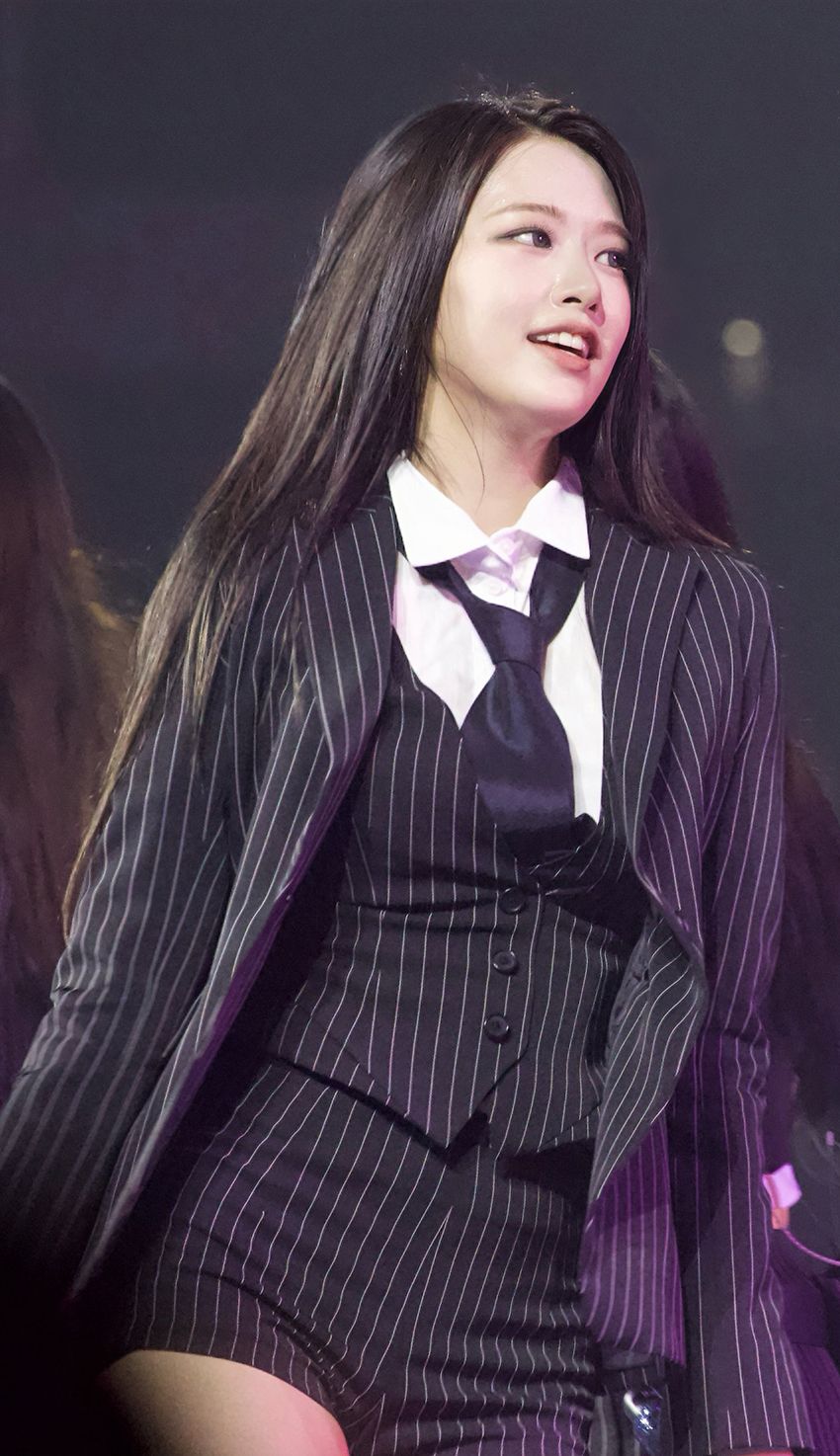 [아이브] 정장 반바지가 너무 잘 어울리는 안유진1_6.jpg