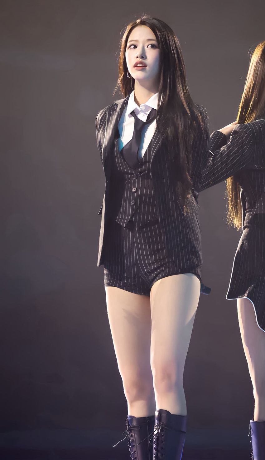 [아이브] 정장 반바지가 너무 잘 어울리는 안유진1_10.jpg