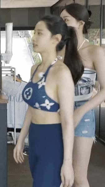 33f110ff56658afb63b679248f10b15d_1676514616_9214.gif