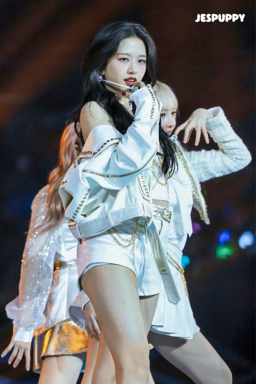 [아이브] 안유진1_1.jpg
