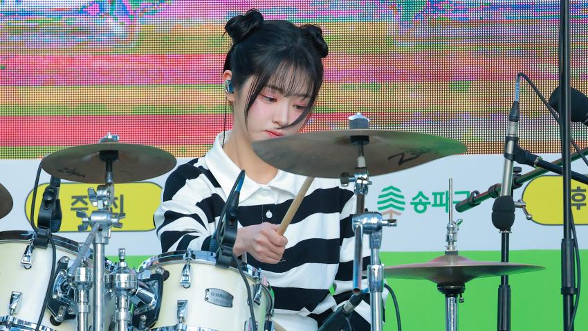 QWER 쵸단 241012 청춘,커피 페스티벌1_2.png.jpg