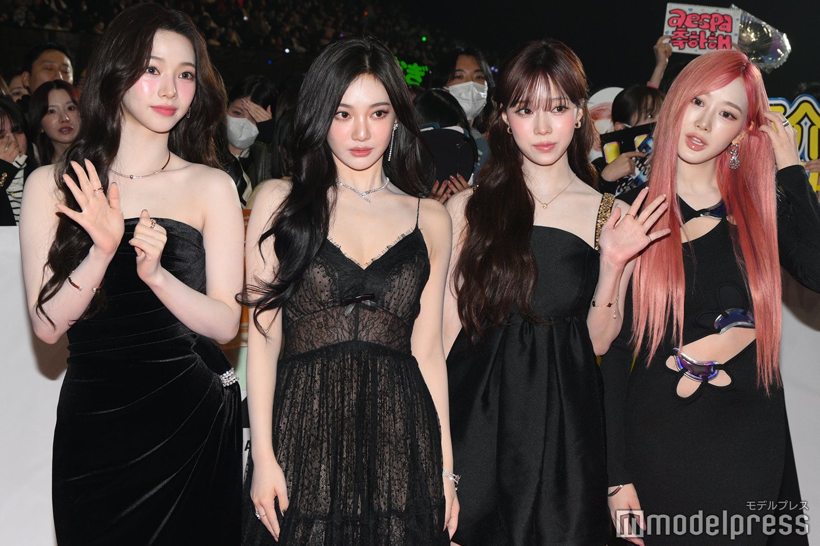 [에스파] 블랙벨벳 드레스 입은 카리나 + 란제리 드레스 닝닝 몸매4.jpg