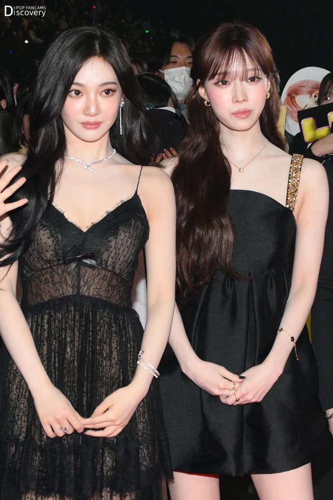 [에스파] 블랙벨벳 드레스 입은 카리나 + 란제리 드레스 닝닝 몸매7.jpg