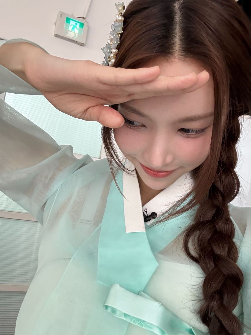 아일릿 윤아1_1.jpg