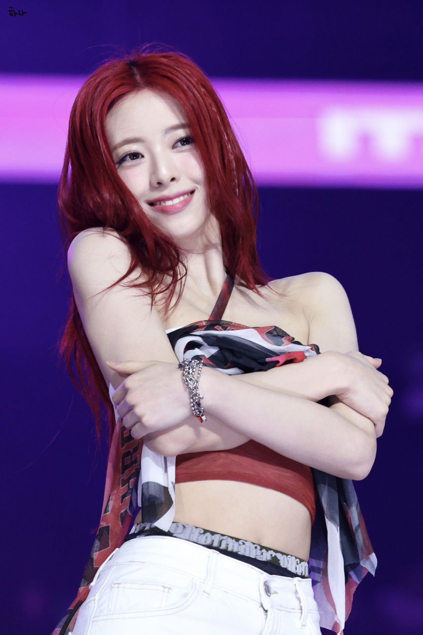ITZY 유나1_4.jpg