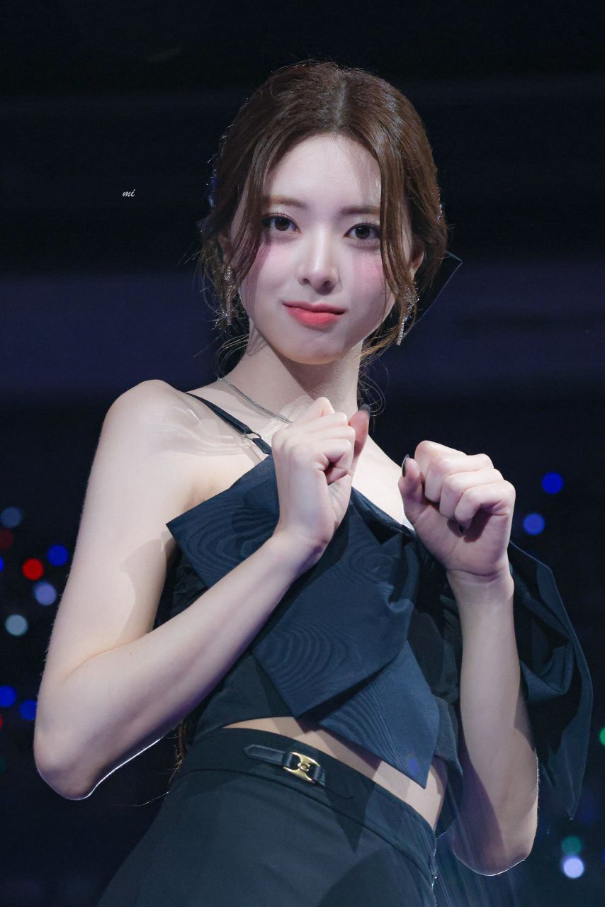 ITZY 유나1_2.jpg