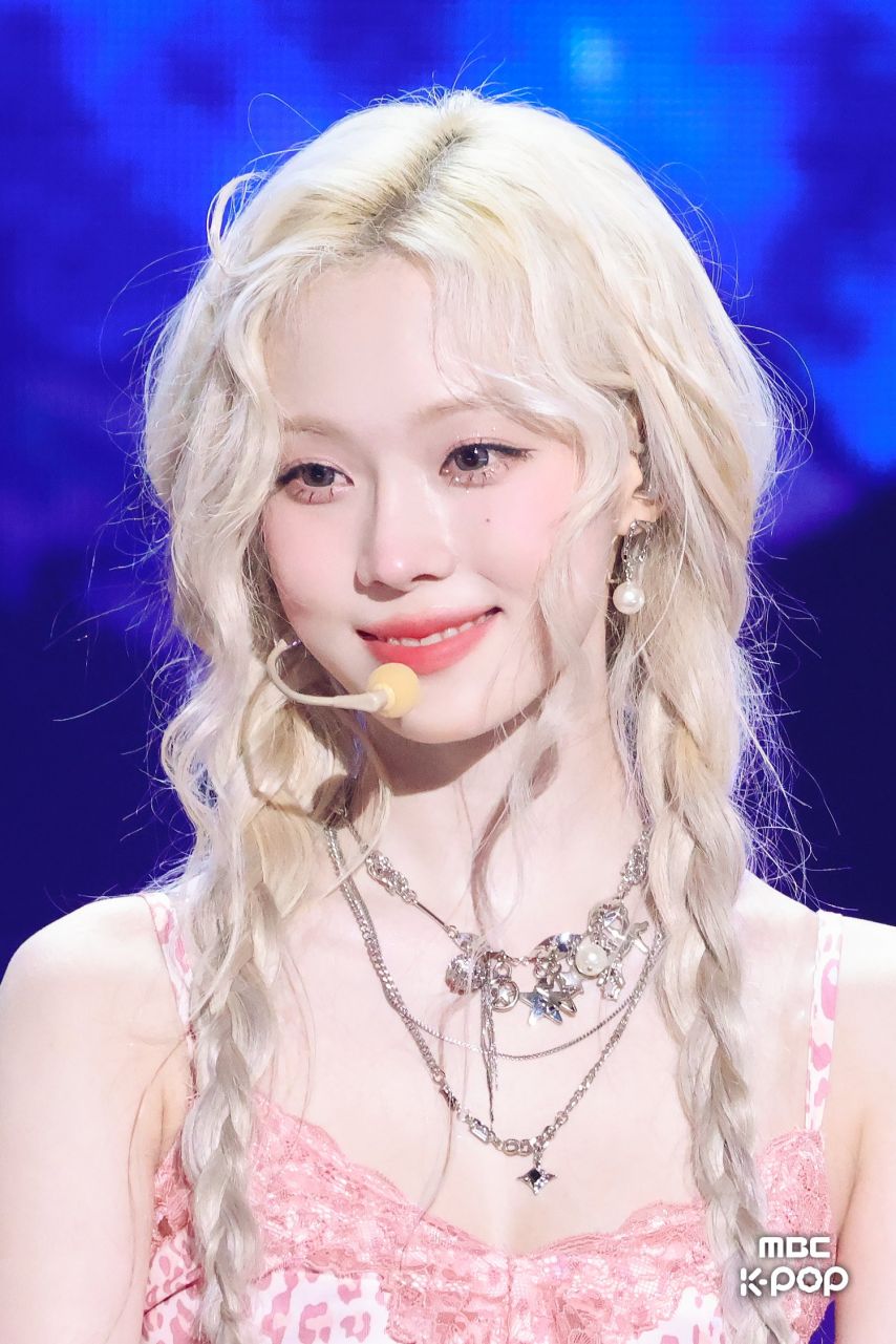 카리나,김채원,장원영,미나,카즈하,레이,설윤,윈터,안유진,해원,리즈1_17.jpg
