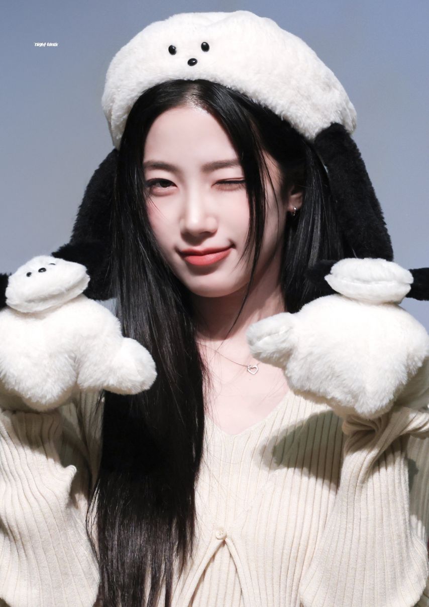 [르세라핌] 카즈하1_2.jpg